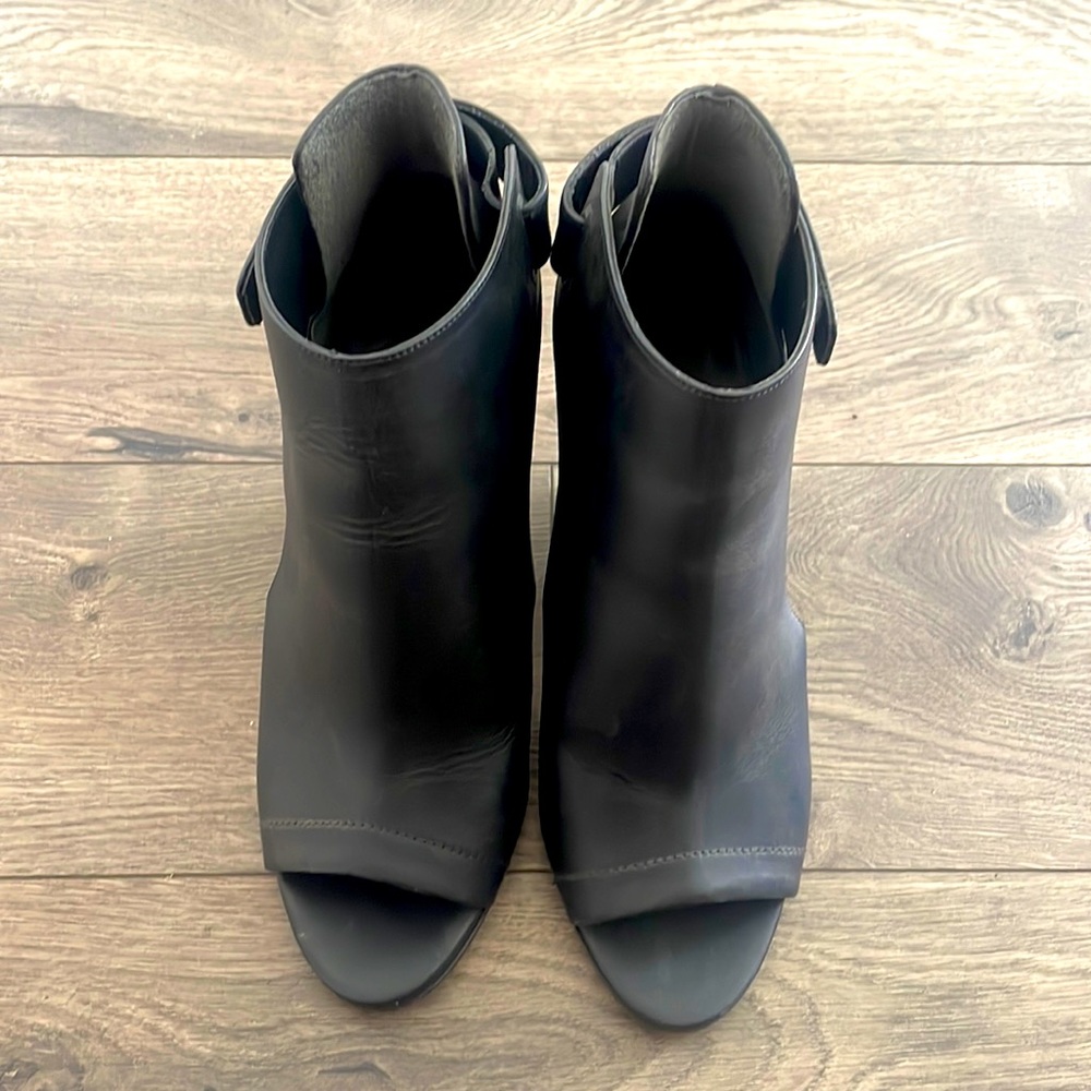 Vince leather wedge